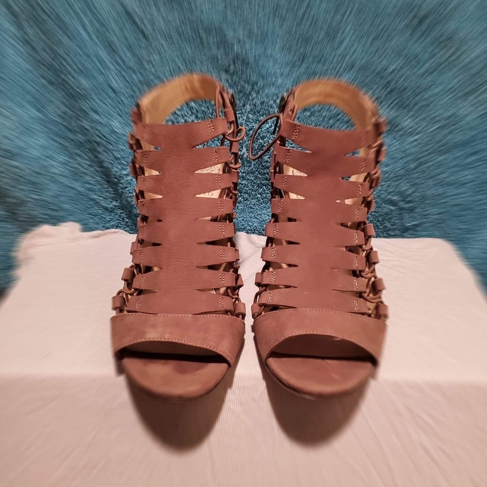 Vince Comuto heeded suede sandals